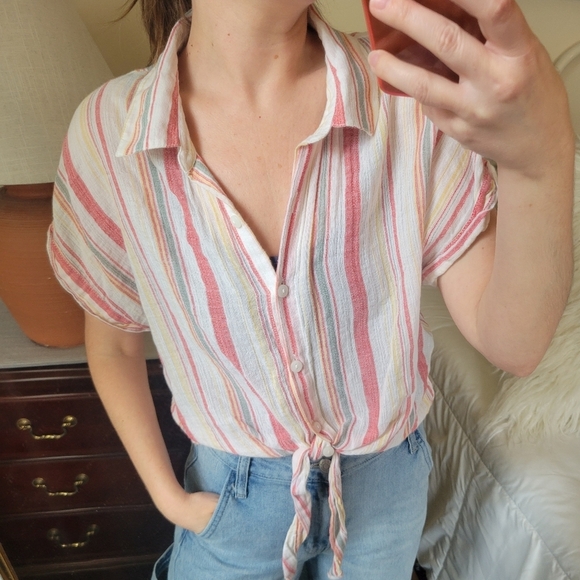Forever 21 | Tie button down crop top - Picture 2 of 4